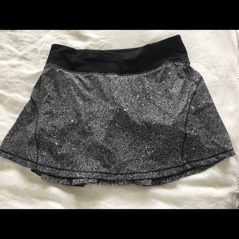 Lululemon Tennis Skirt size 6, just worn 2 times